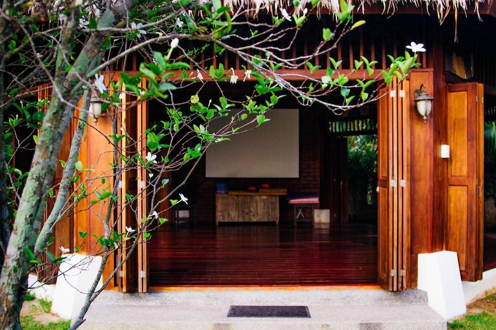Easy Time Resort Laem Sai Beach Exterior photo