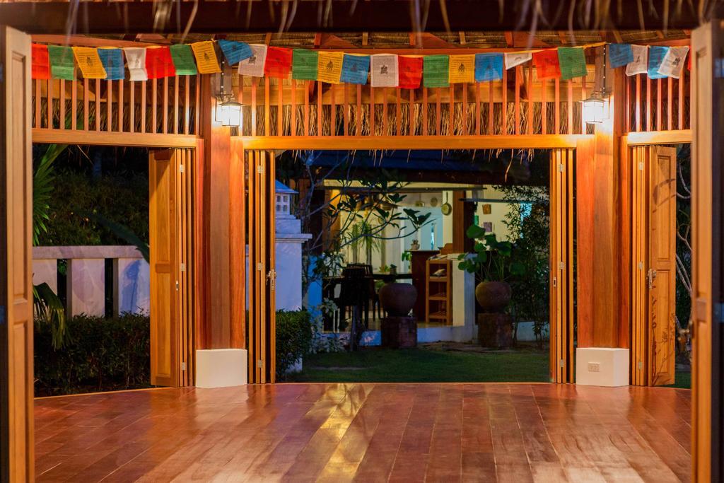 Easy Time Resort Laem Sai Beach Exterior photo